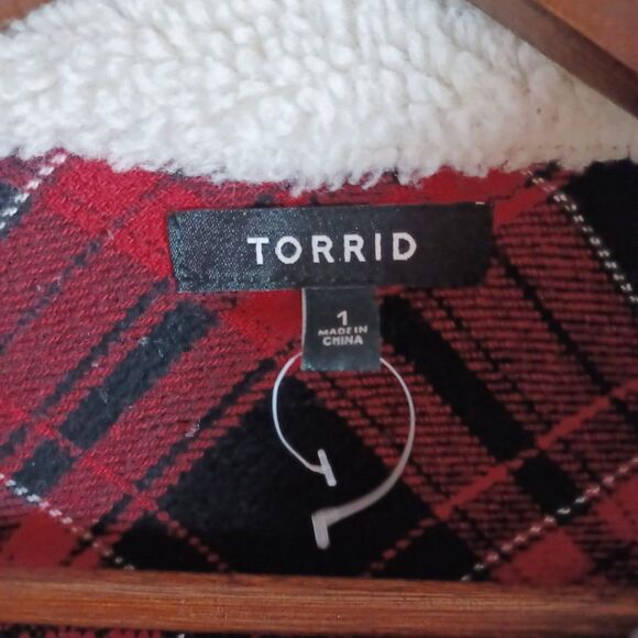 Torrid Jacket 1X Buffalo Plaid Sherpa Collar Red Black Trucker Style Crop Cozy - Picture 8 of 8